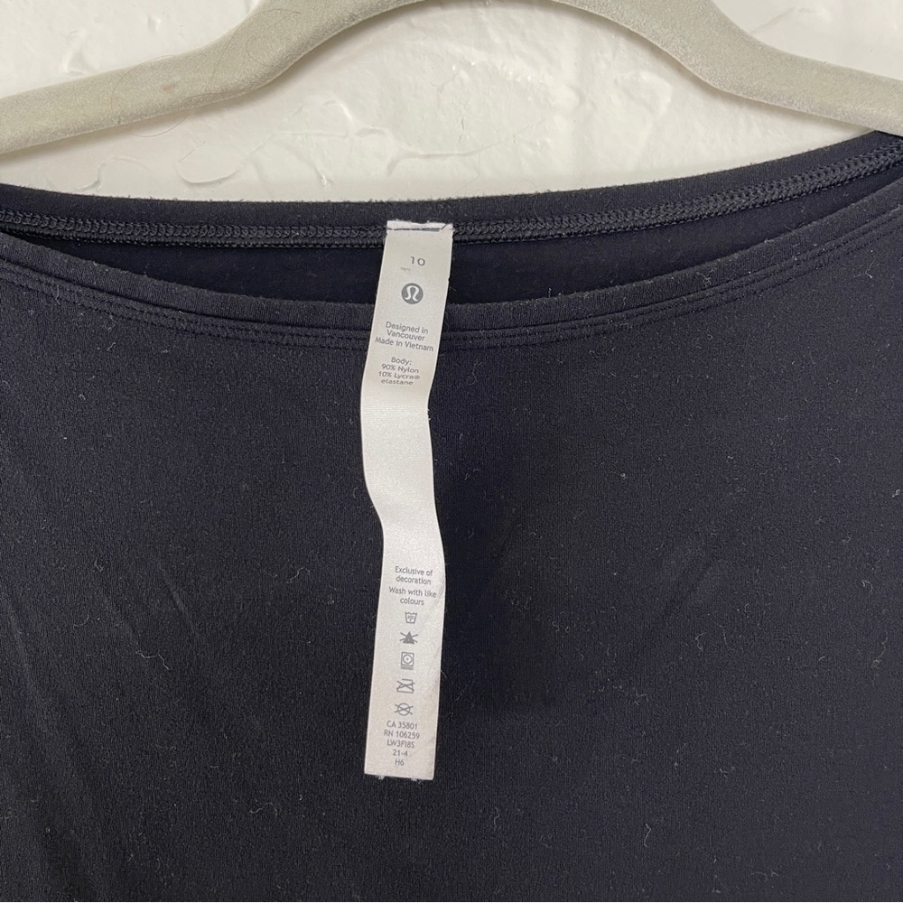 Lululemon Short Sleeve Back in Action. Black. Size 10 - Picture 2 of 4